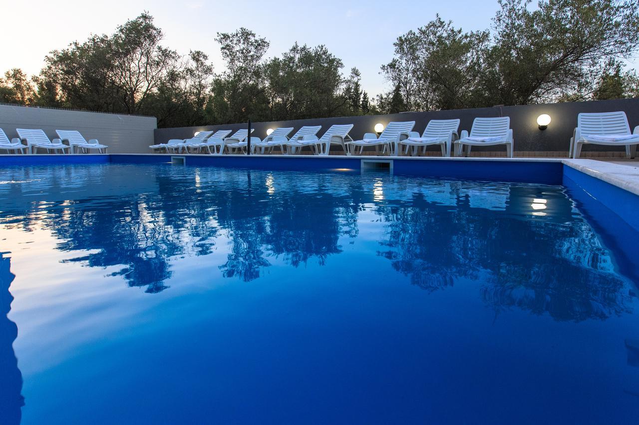Scandinavian Hotel - Ulcinj Ulqin Buitenkant foto