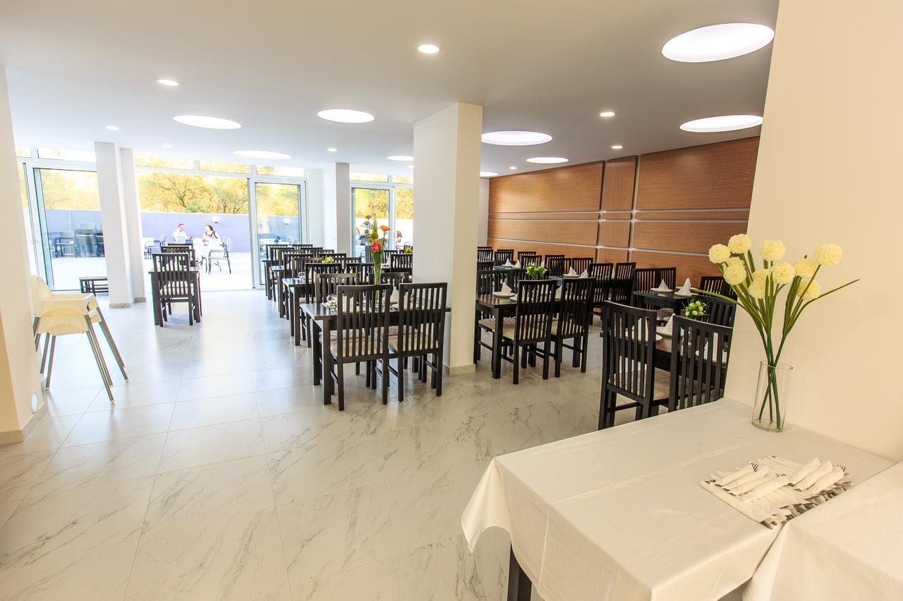Scandinavian Hotel - Ulcinj Ulqin Buitenkant foto