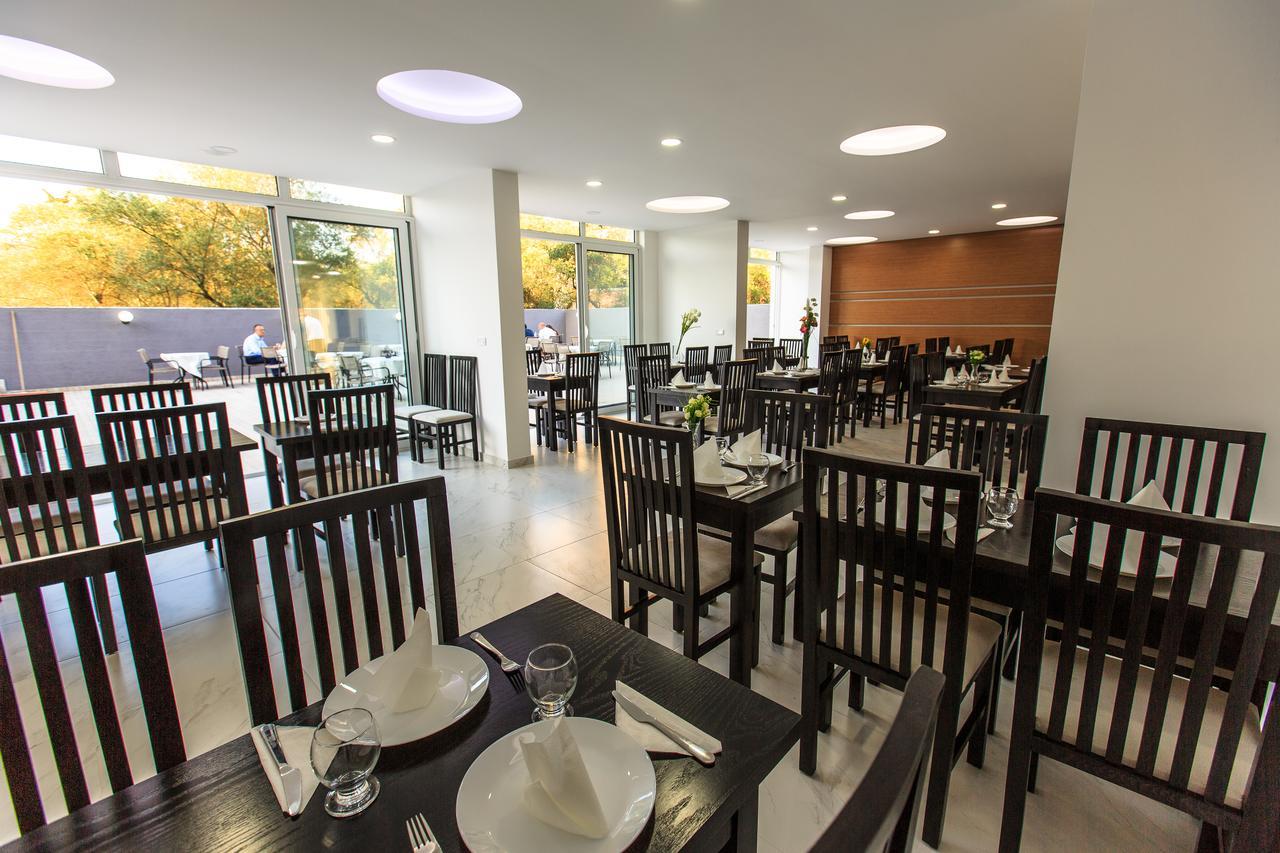 Scandinavian Hotel - Ulcinj Ulqin Buitenkant foto