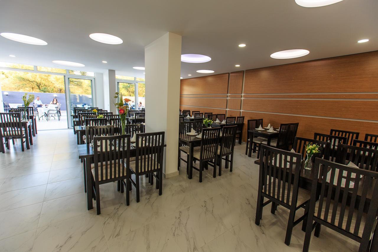 Scandinavian Hotel - Ulcinj Ulqin Buitenkant foto